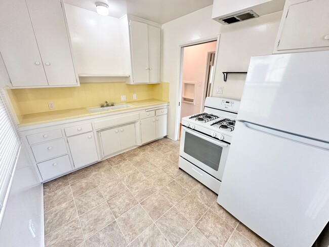 Photo - Sun-Filled Belmont Shore Apartment Unit A