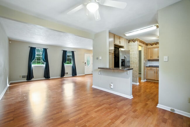 Photo - 560 Monticello Dr