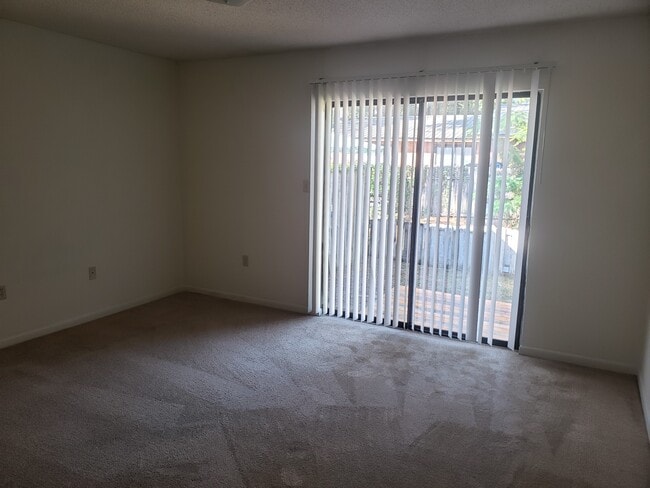 Master bedroom - 25 6th St Unit B