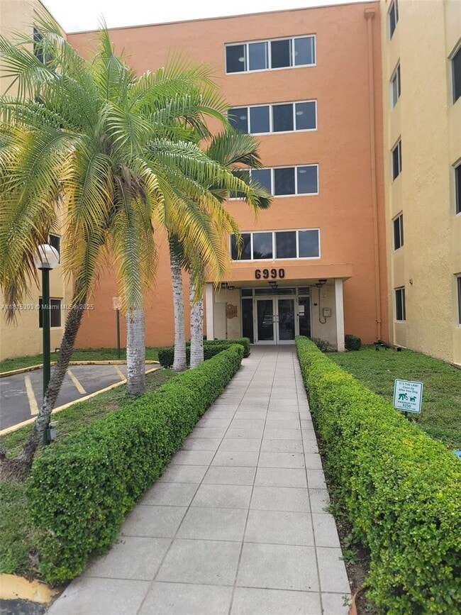 Building Photo - 6990 NW 186th St Unit 4-211 Rental