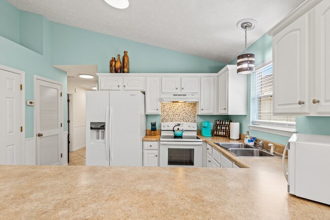 Photo - 136 White Cap Way