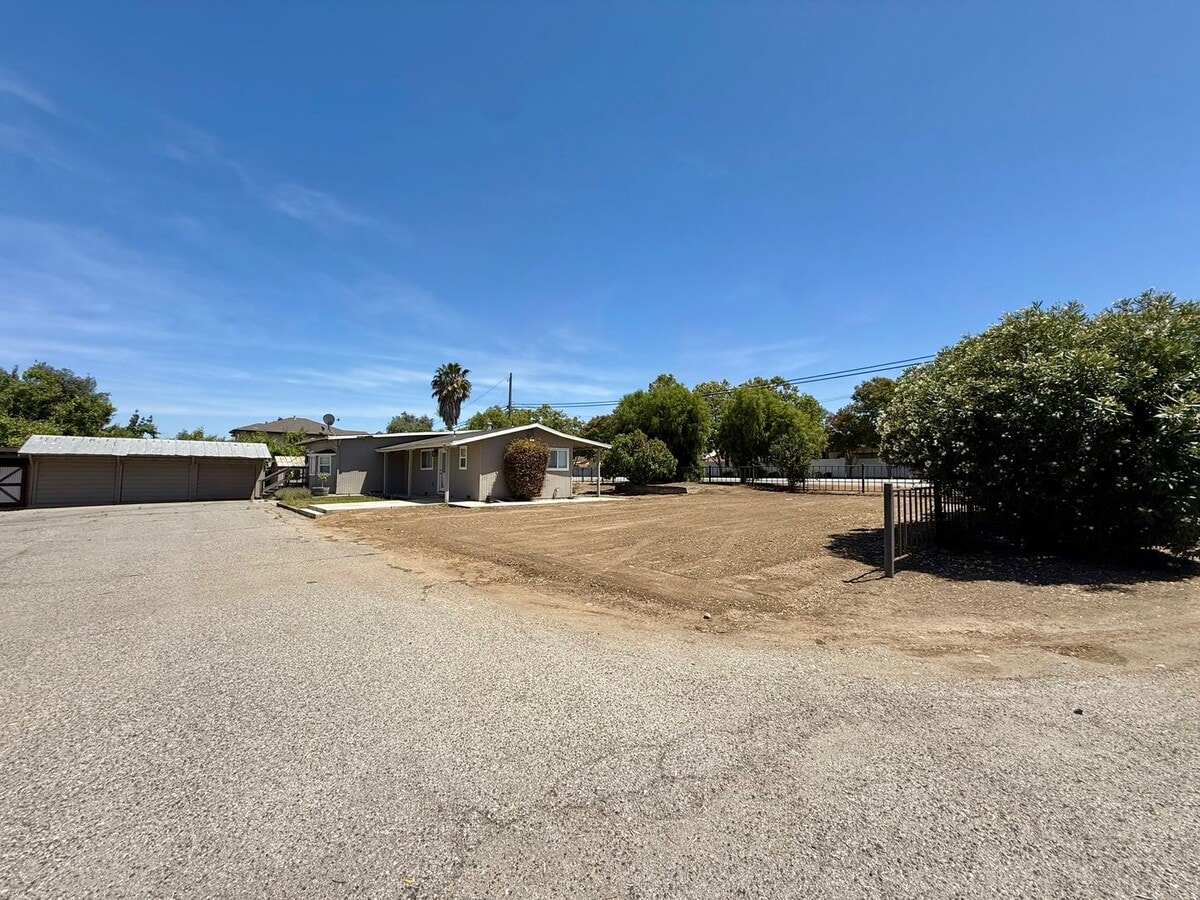 Photo - Coming soon - 3 bedroom + 1 acre + shop