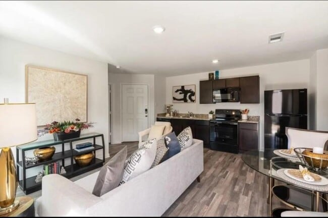 Photo - 7929 Ethel St