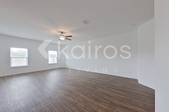 Photo - 946 Shady Brk