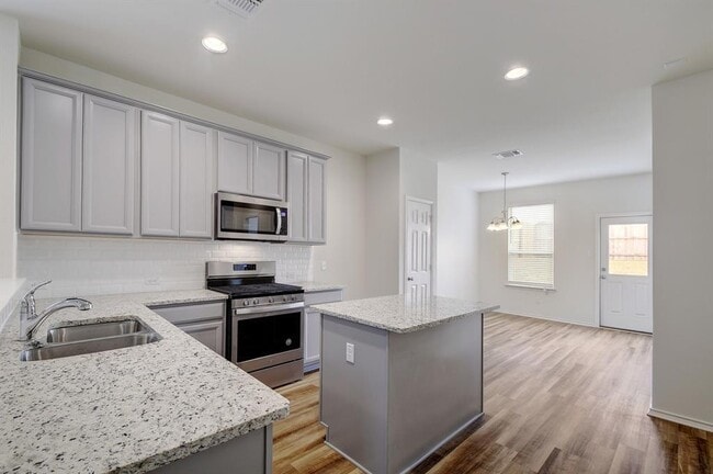 Photo - 320 Thornless Cir