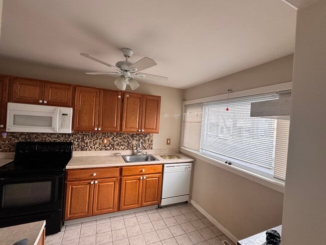 Photo - 489 Madison Dr