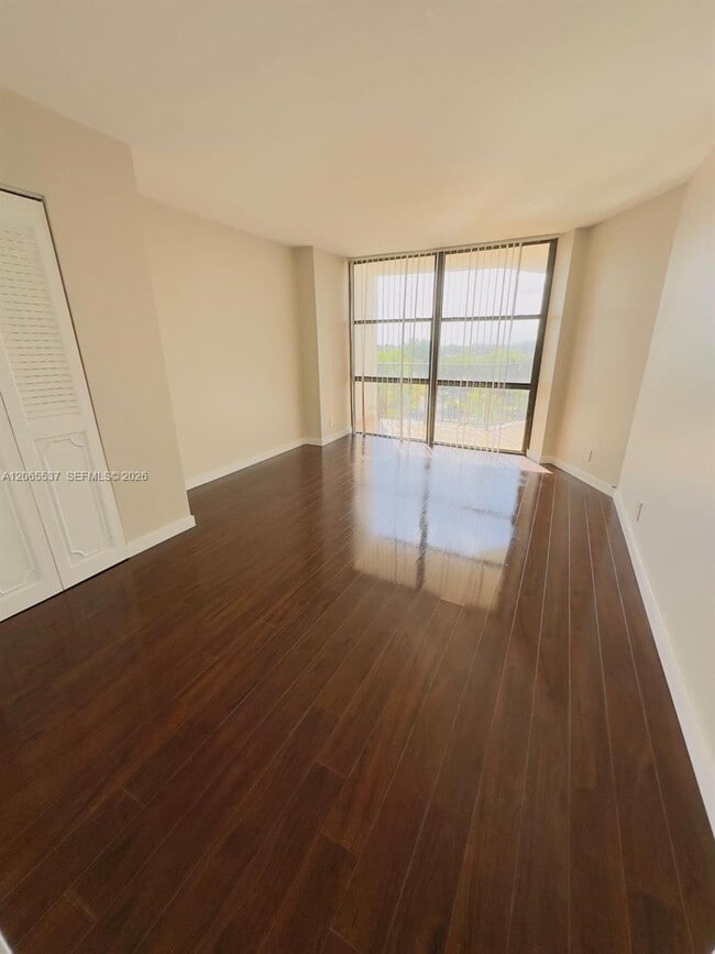 Photo - 800 Parkview Dr Unidad 611