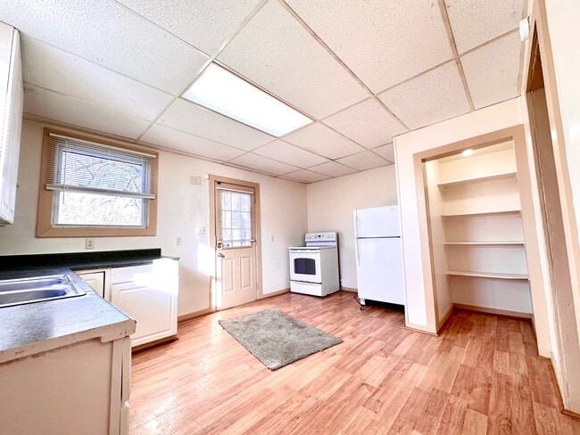 Photo - 8 W Lutton St