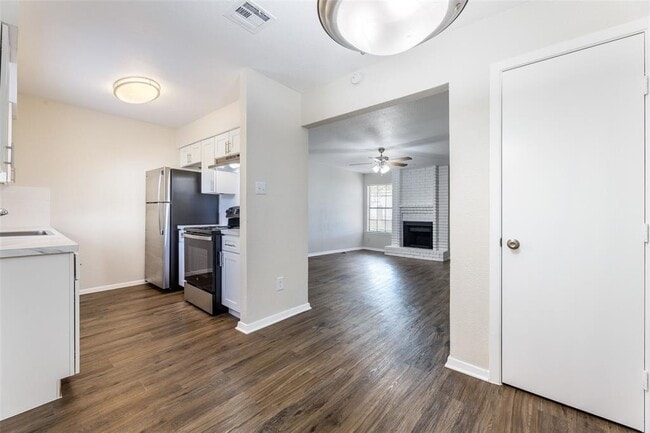 Photo - 210 W Lake Dr
