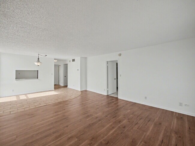 Photo - 4800 Bayview Dr Unit 606
