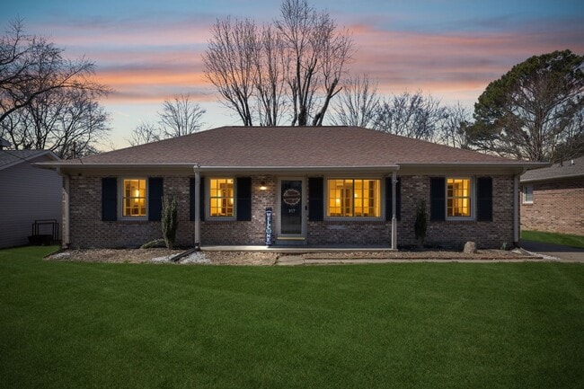Building Photo - Ranch Style Home--Large Backyard!