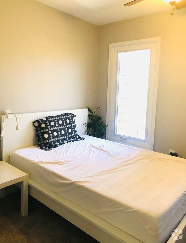 Building Photo - 1063 Nicklaus Ct Unit North Bedroom Rental