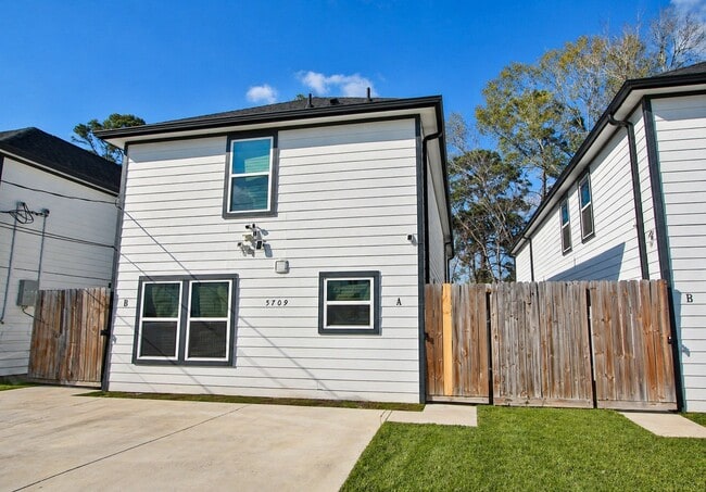 Building Photo - 5709 Breland St Unit A