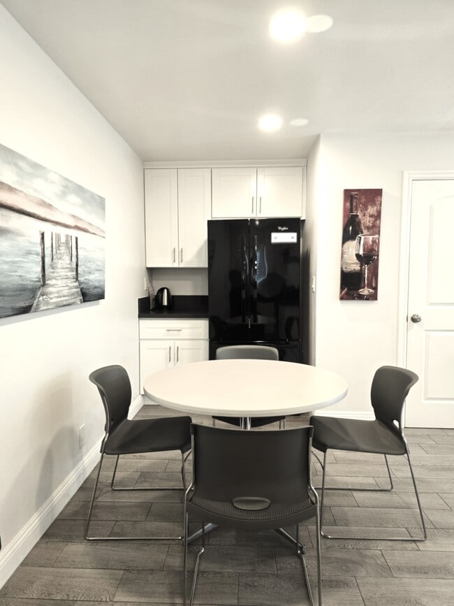 Photo - 123 E Bennett Ave Unidad A