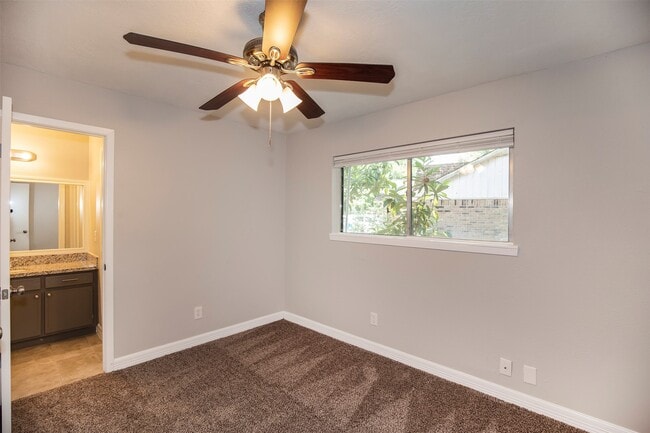 Photo - 802 Wavecrest Ln