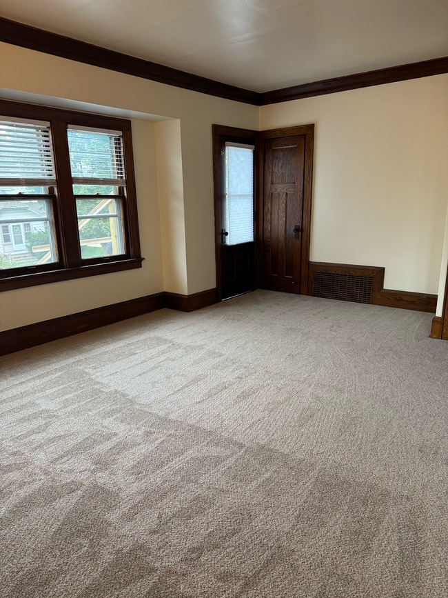 1622 N Hawley Rd Unit Upper