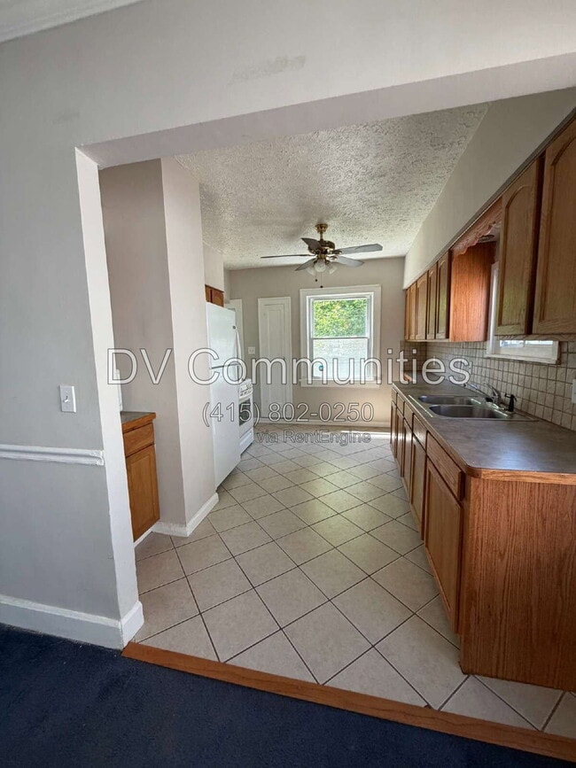 Photo - 9110 Rosewood Ave