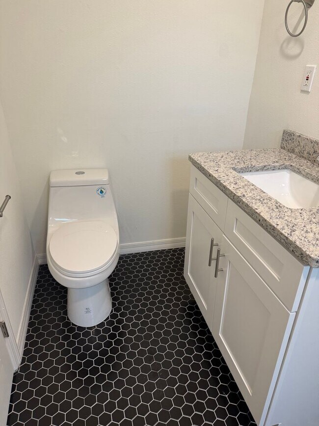 Photo - 122 E Hibiscus Dr Unit 1