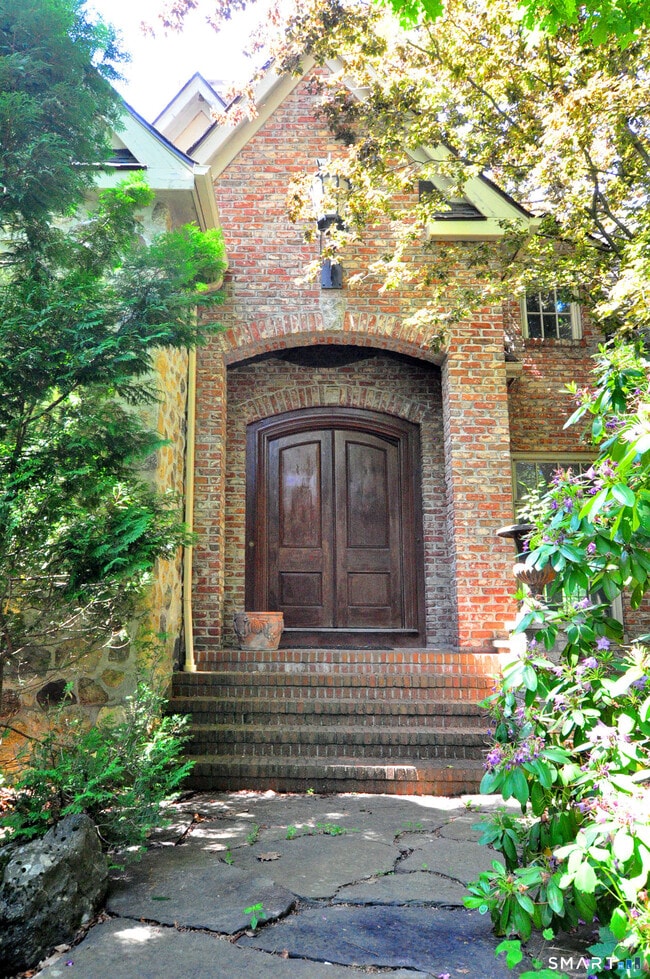 22 Thronebrook Rd