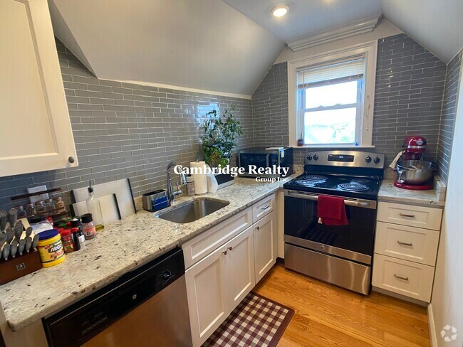 Building Photo - 67 Temple St Unit 3 Rental