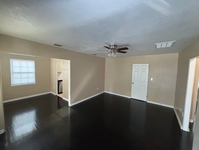 Photo - 1313 Golfview St