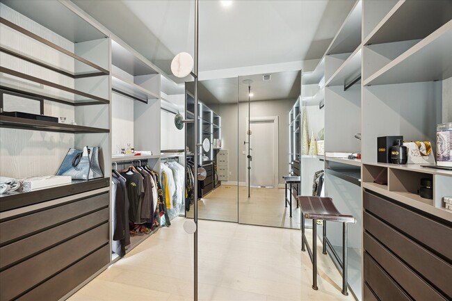 Building Photo - 1711 Allen Pkwy Unit 2506