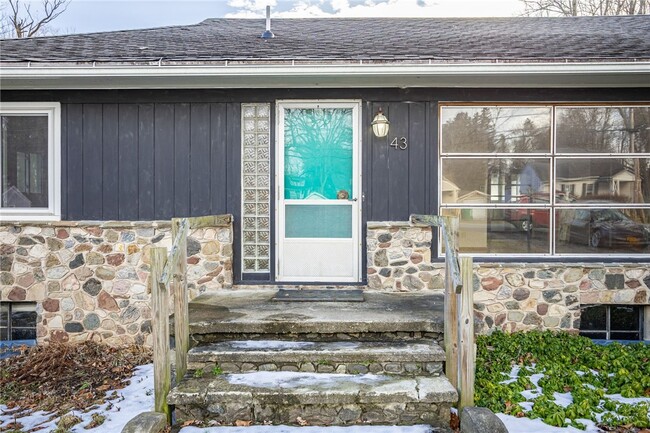 Photo - 43 River Meadow Dr