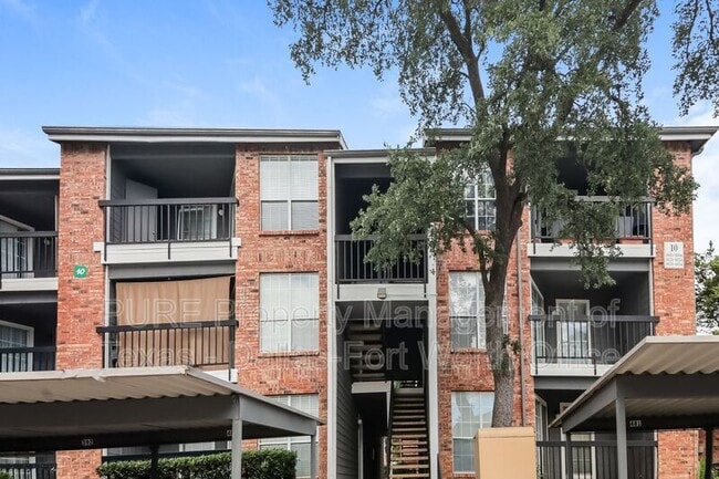 Building Photo - 18333 Roehampton Dr Unit #916