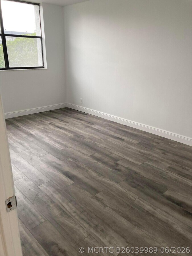 Photo - 2501 Riverside Dr Unit 303-a