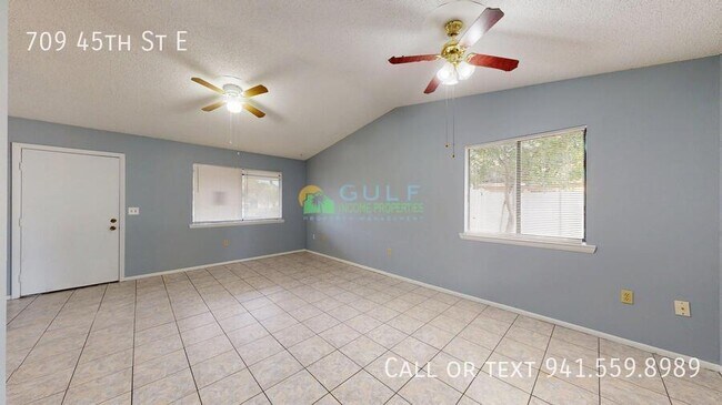 Photo - 709 45th St E