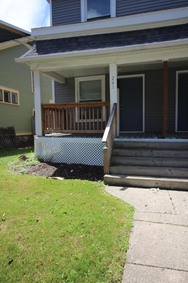 Photo - 241 Valley Ave NW