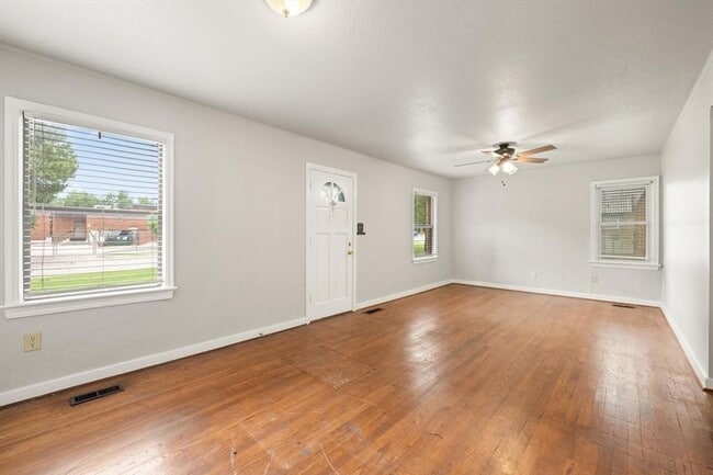 Photo - 208 E 7th St