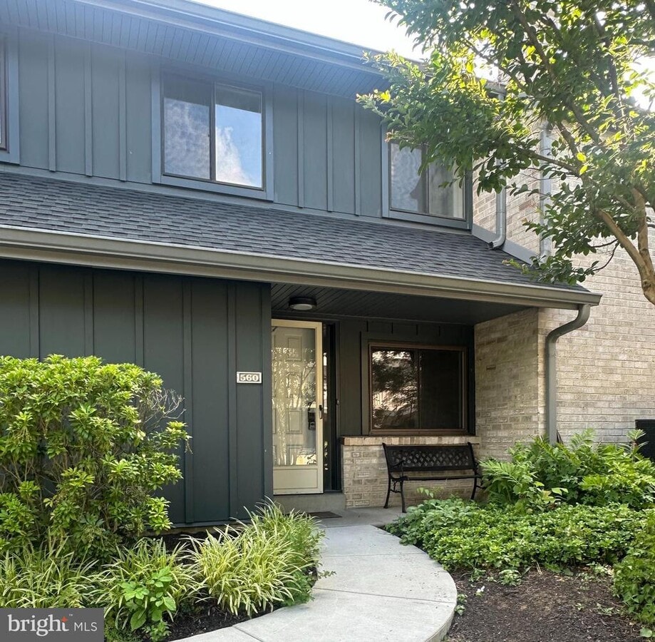 Photo - 560 Foxwood Ln Townhome