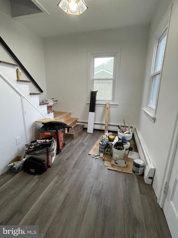 Photo - 925 Watson Rd