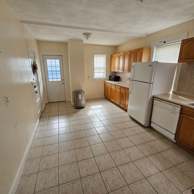 Building Photo - 55 Montfern Ave Unit 2 Rental