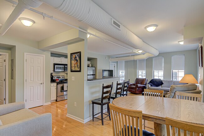 Photo - 212 N Main St