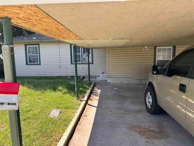 Photo - 1806 NW Lincoln Ave