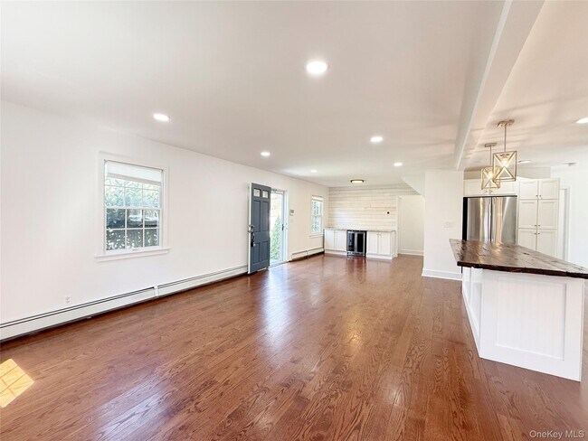 Photo - 18 Bayles Ave