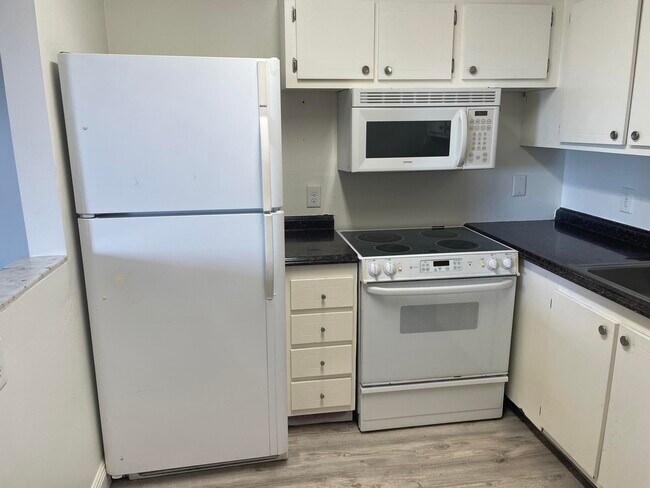 Photo - 400 Village Green Cir W Unit 304