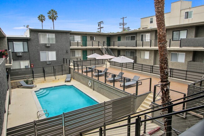 10795 Woodbine
