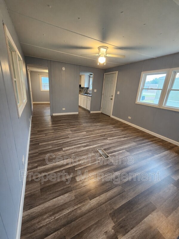 16 Austin Dr