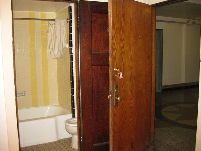 Photo - 509 N Lake St