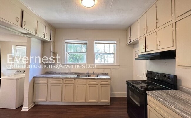 Photo - 3 Bed/2 Bath Home with Fenced Yard / Available Now!