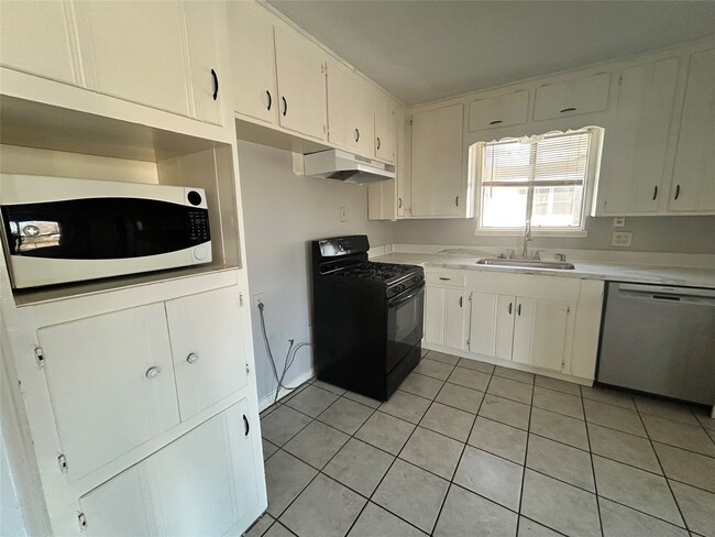 Photo - 2122 Purdue St