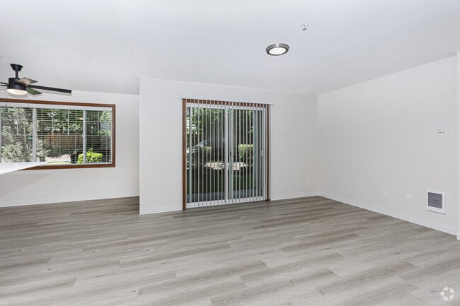 3BR, 2BA - 1300SF - Living Room - Brandon Place Apartments