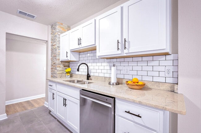 Photo - 7530 Bloxham Ave