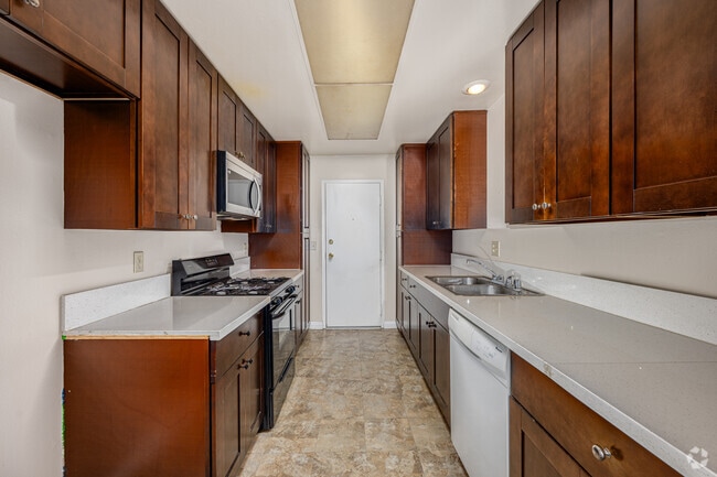 3BR, 2BA - 1400SF - Kitchen