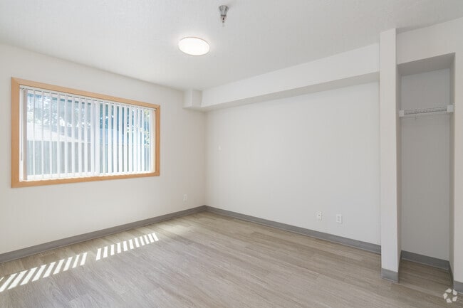 1BR, 1BA - 678SF - Bedroom