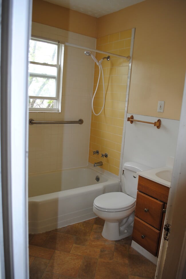 Photo - 603-605 Silver St