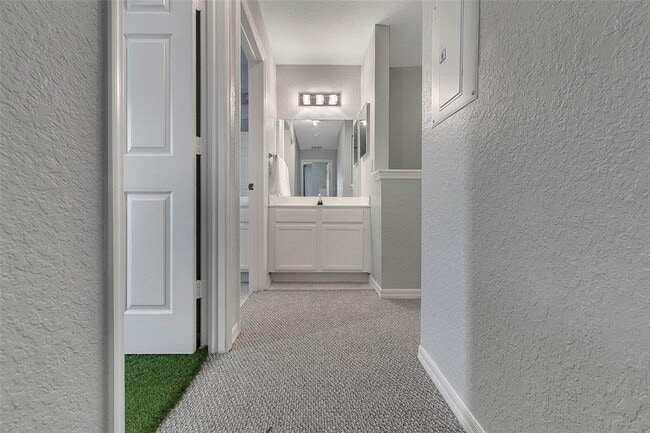 Photo - 4561 Yellowgold Rd E